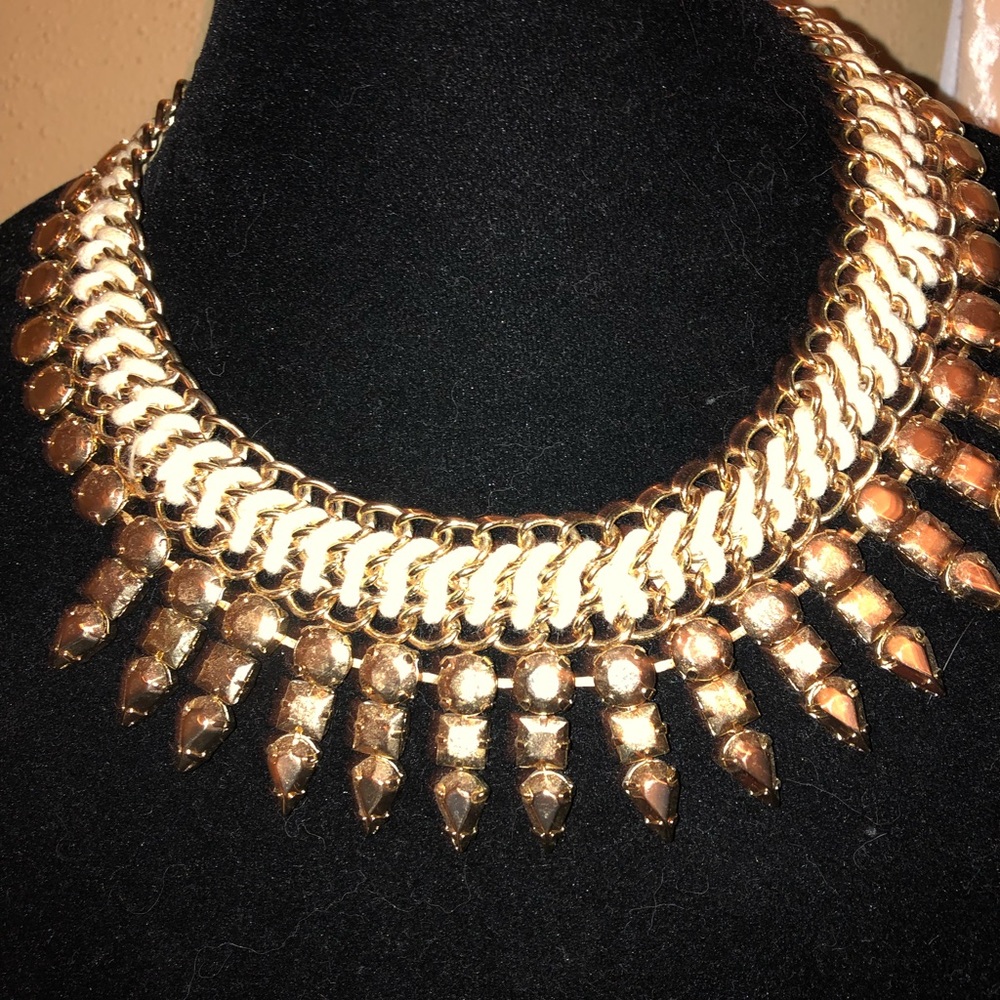 BCBG max azria Gold statement goddess necklace